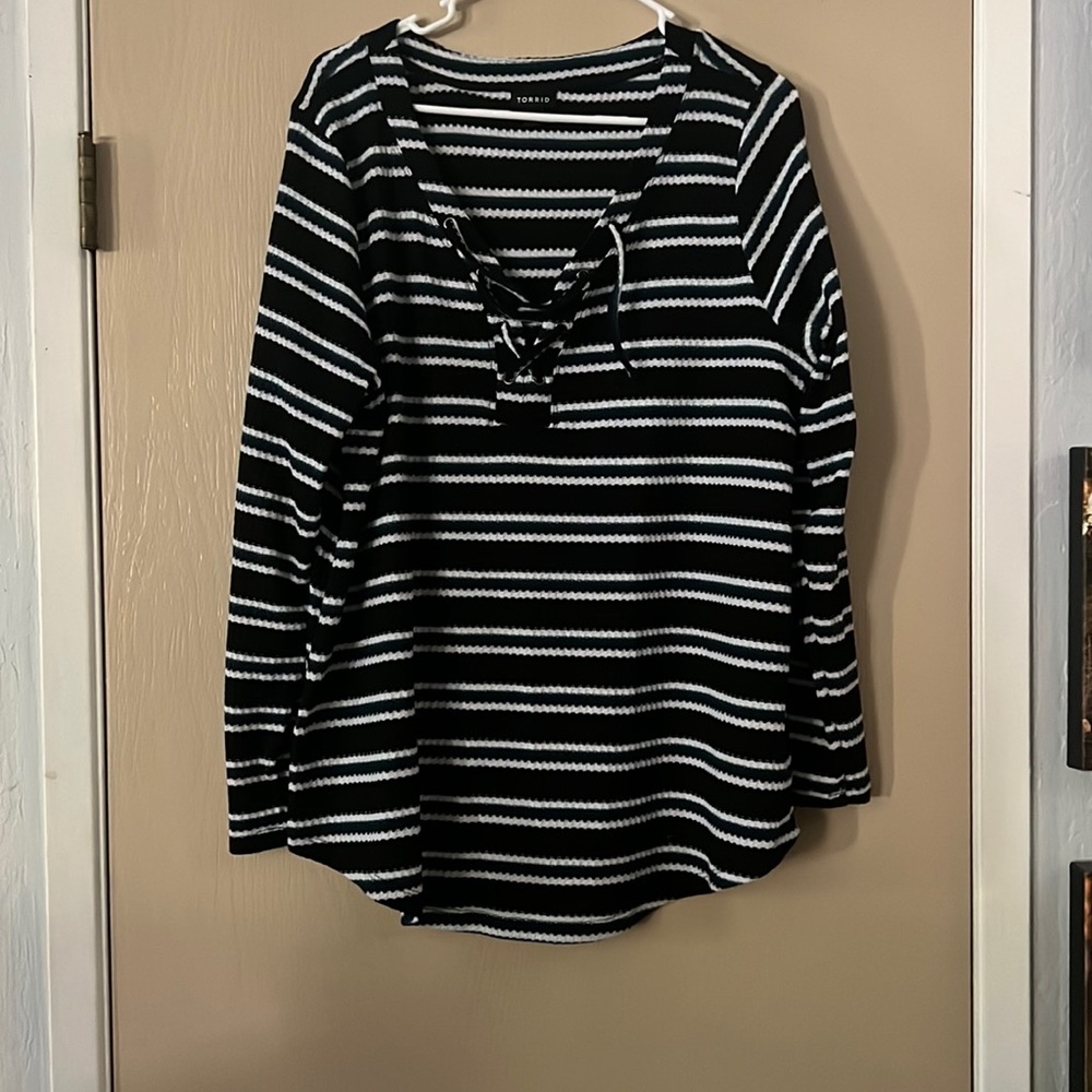 Black long sleeves top